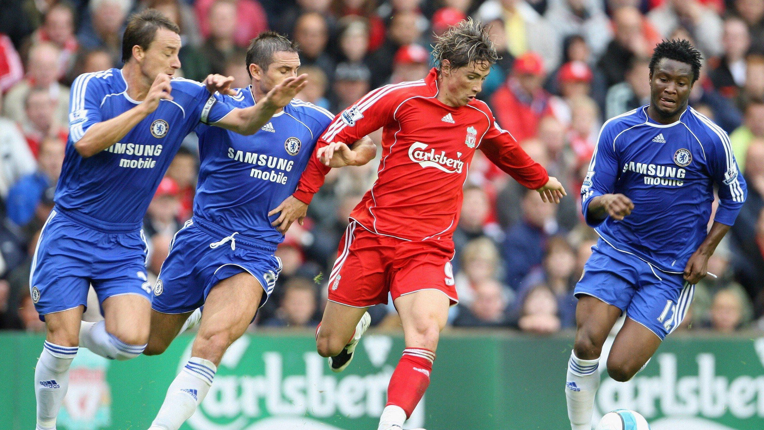 “亚戈·卡尔曼:攻防兼备的橄榄球天才,成就阿根廷美洲狮队辉煌未来”